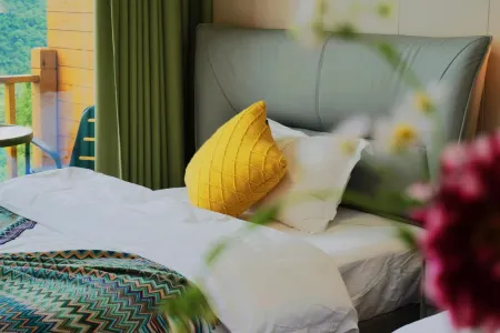 Cloudy SKY Resort Hotel