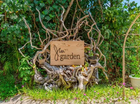 JW Marriott Maldives Resort & Spa Отели в г. Van'gaaru