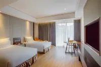 Howard Johnson Dongqian Lake  Plaza Ningbo（Erling Mountain Hot Spring）