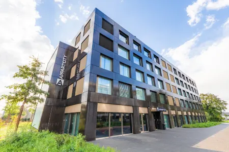 Appart'City Collection Genève Aéroport - Vernier Отели рядом с достопримечательностью «Музей Patek Philippe»