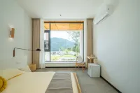 floral hotel Yichun and Jinyunshang mountain spring Jingshu Homestay - balcony