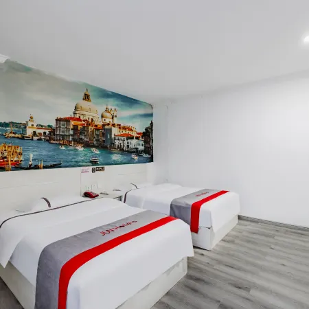 Junyi Hotel (Xinyu Baoshi Park)