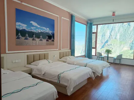 Shangri-La Tiger Leaping Gorge Taoyuan Inn Отели рядом с достопримечательностью «First bay of the Yangtze River»