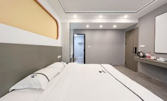 Qingzhen Platinum Hotel (Yunling Middle Road Branch)