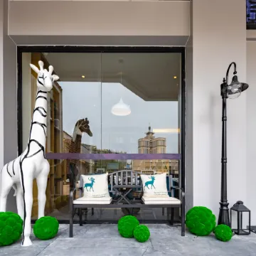 Ginza Jingsu Hotel (Jinan Lok Yuen Street, Quancheng Square, Kuanhouli Store) Отели рядом с достопримечательностью «Источник Heihu»