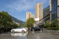 River & Holiday Rezen Hotel Pengshui - parking