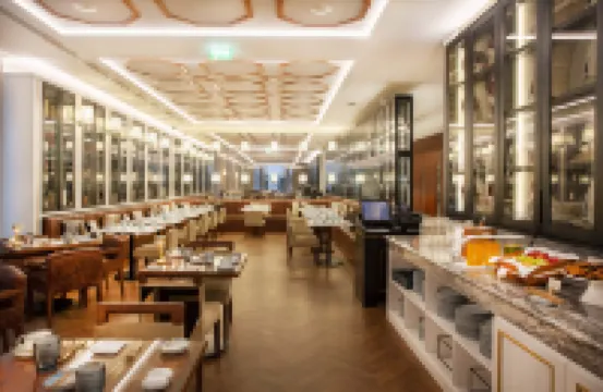 Wine & Books Porto Hotel