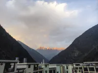Manyunli Villa Yunju Mountain View Hotel (Kangding) - غرفة مطلة على الجبل