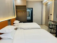 Xinlong Hotel, Dongfang - parcheggio