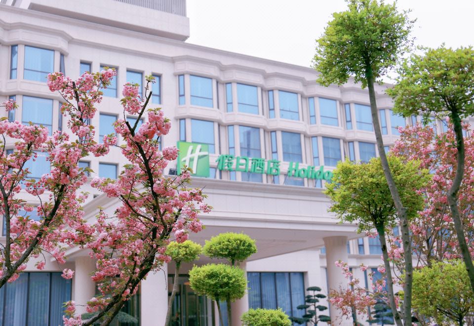 郑州金水路中州假日酒店外景图