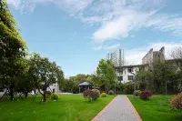 Atour Hotel  Xinzhou District Government Branch Các khách sạn gần Shangrao Normal University (West to Xinzhou Maojialing Choukou Community Health Service Station)