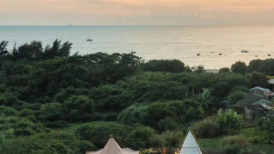 R Art Holiday Hotel