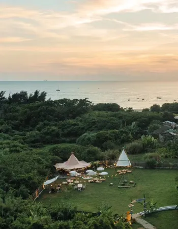 R Art Holiday Hotel Отели рядом с достопримечательностью «Weizhouzhen»