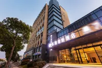 Dazu Dongnavis Hotel (Wuyue Plaza, Southwest China) Hotels near Beishan Rock Carvings