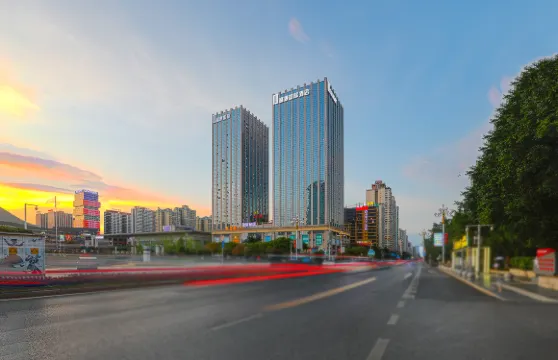 興義富康國際酒店（桔山廣場夢樂城購物中心店）