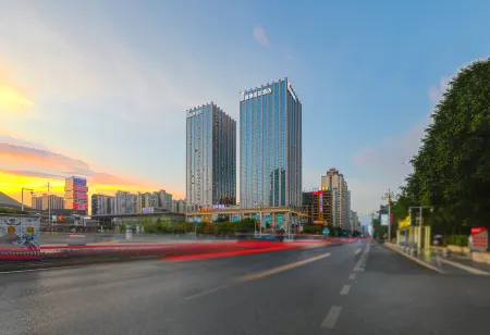 Fortune International Hotel Отели рядом с достопримечательностью «Xingyi Normal University for Nationalities West Campus»