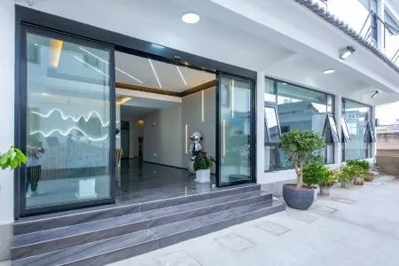 Dali Shepherd Coast Inn