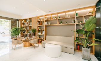 Helen Hotel (Chengdu East Station Sichuan Normal University Branch)