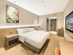 One Mountain High Business Hotel