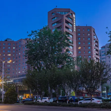 RoyalLong Ruicheng Hotel Отели рядом с достопримечательностью «Станция метро Wanshoulu»