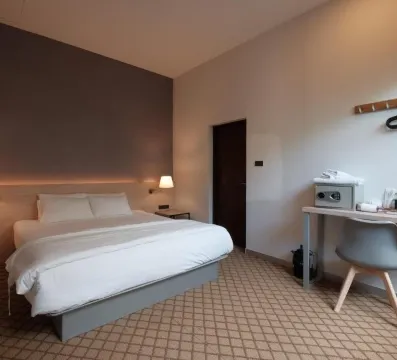 ห้องสวีทพร้อมวิวแม่น้ำ (ฝั่งถนน)