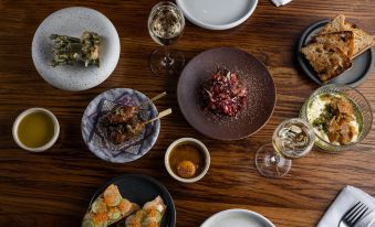 Next Hotel Melbourne, Curio Collection by Hilton