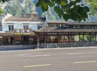 Yichang Linjianglou Boutique Homestay - إقامة ريفية