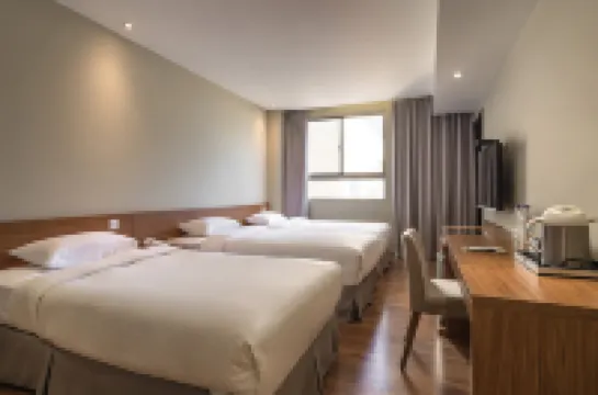 河堤漫旅-自立館 高雄市立美術館附近的飯店