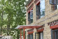 康定漫居精品民宿（甲根壩鎮店） 亞弄村/提吾村託瑪露營地住宿飯店