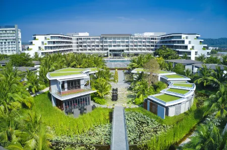 Novotel Phu Quoc Resort Отели рядом с достопримечательностью «Chinh Toa Dalat»