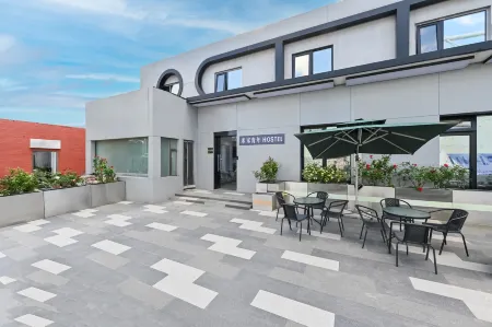 Mijia Youth Hotel (798 Art Park Gaojiayuan Subway Station Branch)
