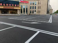 Vienna International Hotel (Gu'an New Airport) - parking