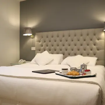 Centennial Hotel Hotels near King's College, Cambridge