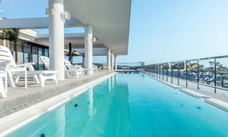 DONGHO BEACH HOTEL Отели рядом с достопримечательностью «Chan Yun Temple»