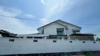 Ipoh Seri Bougainvillea Luxe Villa with Splendid Pool Hotel di 