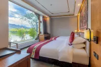 Roblin Hot Spring Hotel in Gesar Wangcheng, Ganzi County