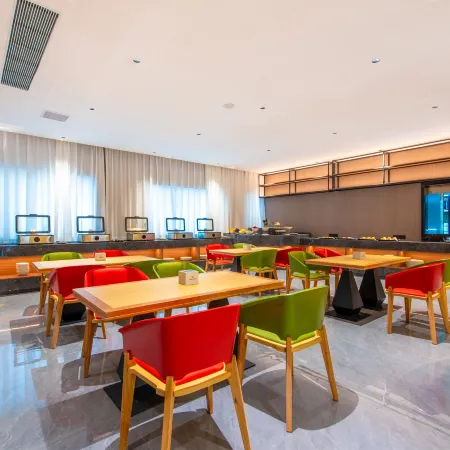Baiyaduo Hotel (Shanwei Erma Road Food Street Xinli City Plaza)