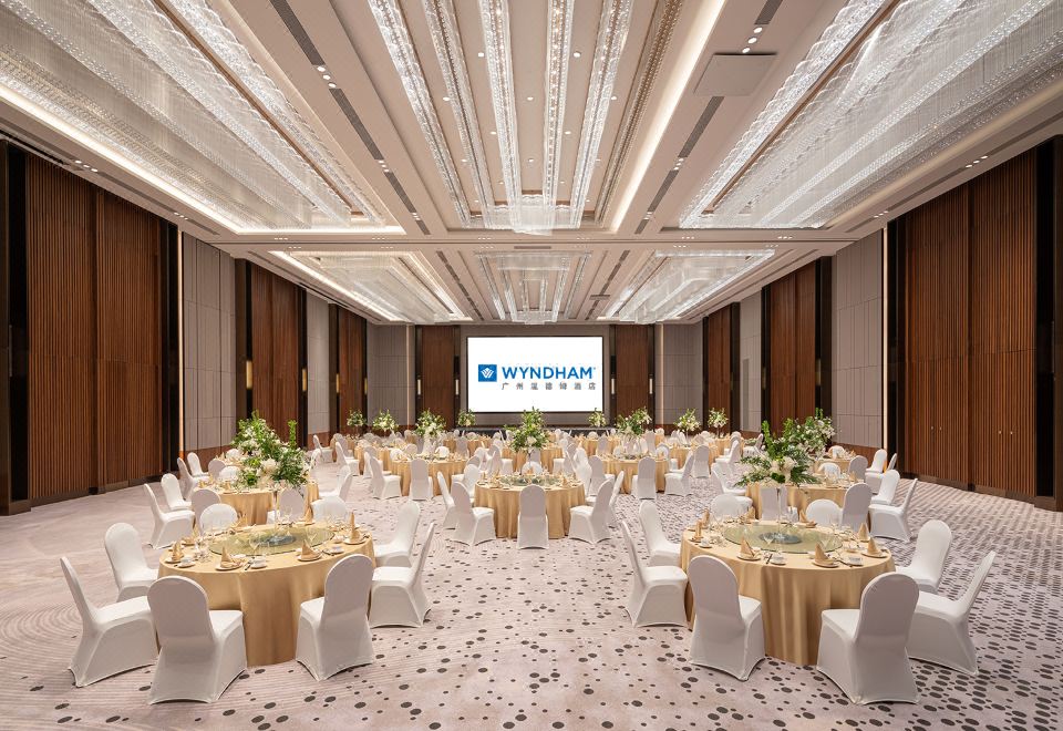 Junluxe Guangzhou BaiyunHotel Overview