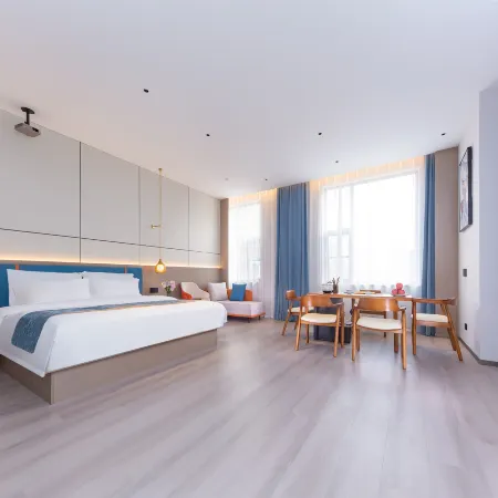 ECHIC Hotel（Yueyang Lou District Pedestrian Street Branch）