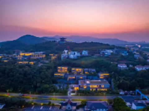 South the Taihu Lake Songmo  Hotel (Taihu Yueliangwan Branch) Hotels near Yueliang Square