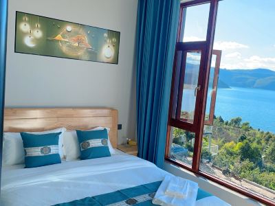 Fuxian Lake Linyun Mountain Homestay