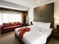 Movenpick Suriwongse Hotel Chiang Mai Hotels near Kalare Night Bazaar