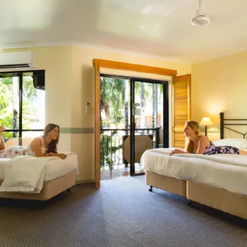 Palm Royale Cairns Отели в г. Кэрнс