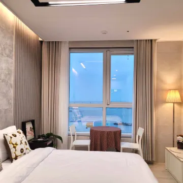 Raviens The Bayment Nampo Hotels near BIFF Square