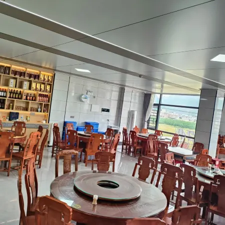 Chunlei Business Hotel