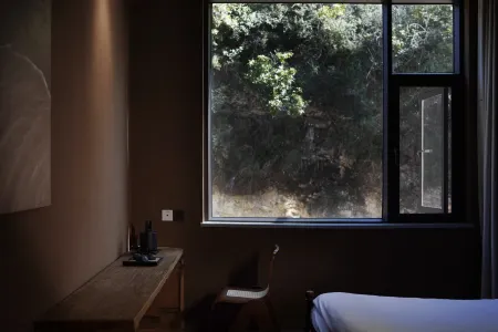 Fuxian Lake Cloud One and Two Homestays Отели рядом с достопримечательностью «Fuxian Lake Shijia Cherry Blossom Garden»