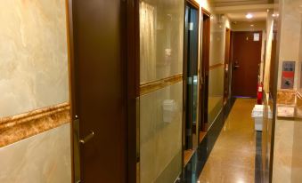 Wang Kei Hotel(Mong Kok MTR Exit D2)