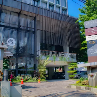 UP PEAK Hotel Simpang Lima Semarang Managed by Injourney Hospitality Hotels near Simpang Lima