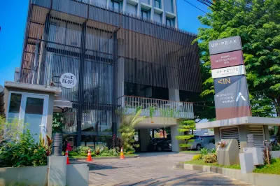 Up-Peak Hotel Simpang Lima Semarang Powered by Archipelago