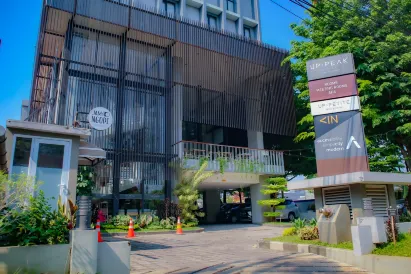 Up-Peak Hotel Simpang Lima Semarang Powered by Archipelago